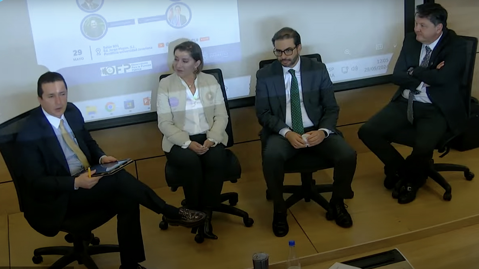 Evento La Contratación De Bienes O Servicios De Características 